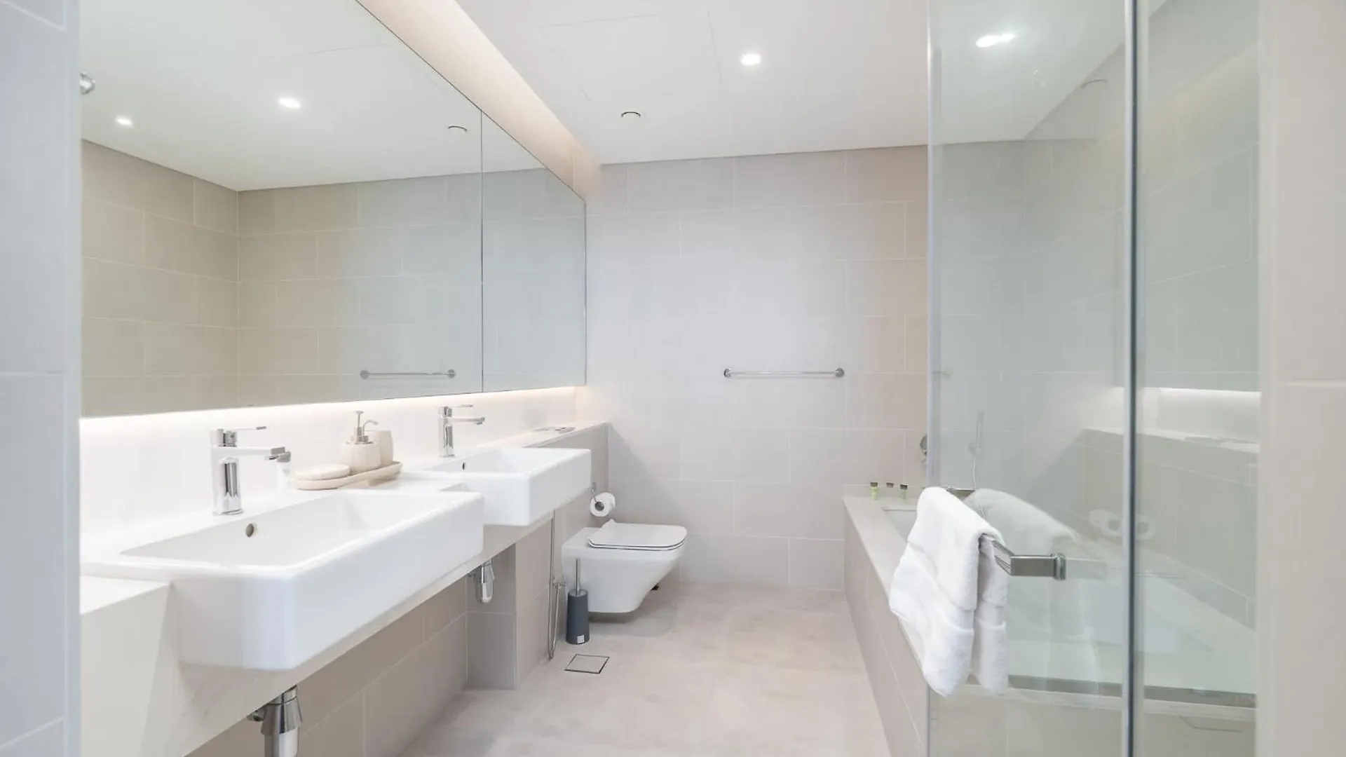 Elegant Unit In Al Wasl Sleeps 4 With Canal Views دبي